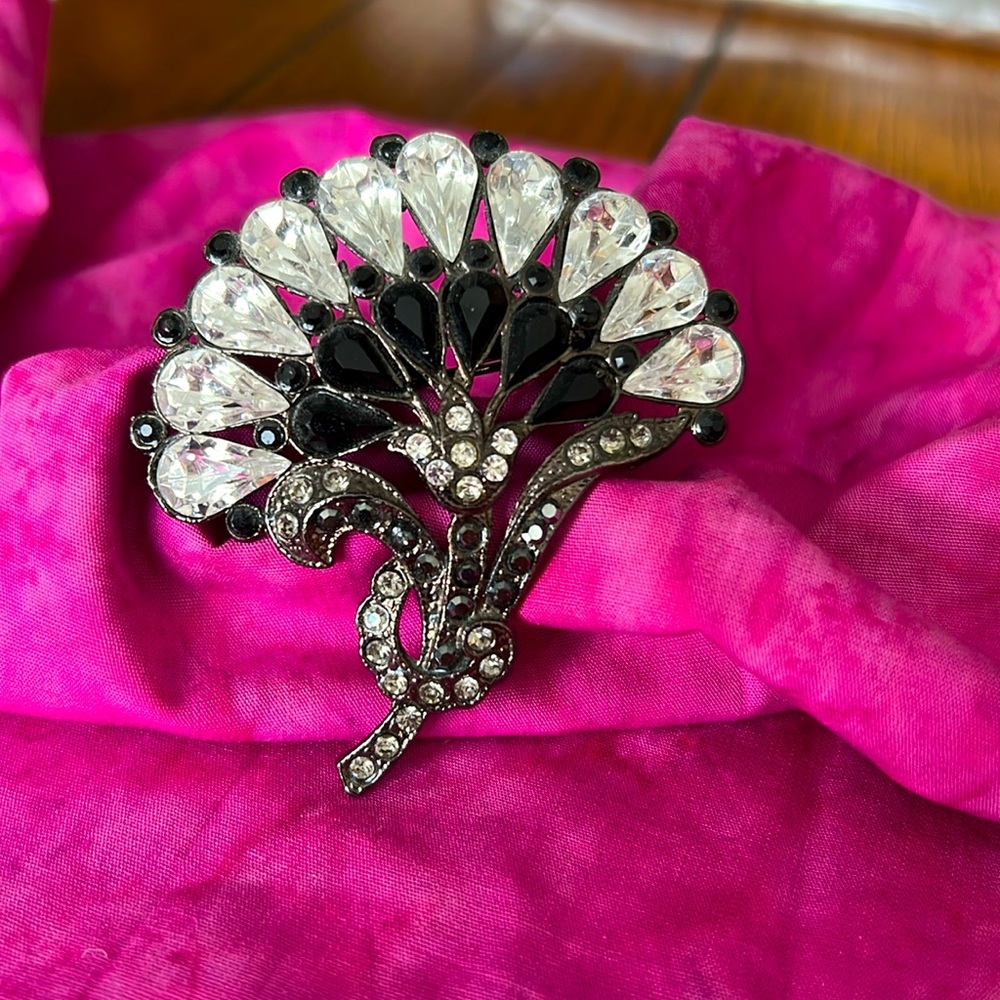Granny Chic Sparkling Brooch